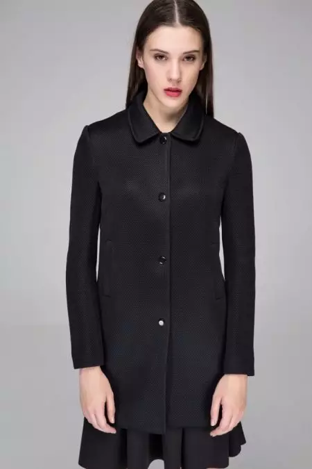 Áo khoác áo khoác (36 ảnh): Mô hình Valya thời trang của mùa xuân năm 2021, áo khoác nữ ở dạng áo khoác 478_10