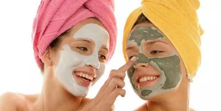 Características do óleo de mamona para o rosto e resulta após o seu uso (26 fotos): máscaras de rugas e manchas de pigmento em cosmetologia, aplicando creme com iodo de acne na pele do rosto, Reviews 4847_12