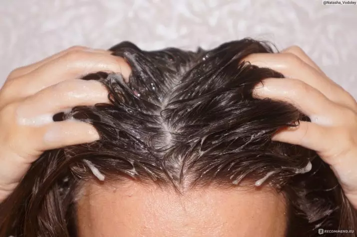 els cabells es repel·leixen (40 fotos): L'aplicació de màscares de petroli. Com aplicar correctament a casa? Comentaris abans i després 4849_38