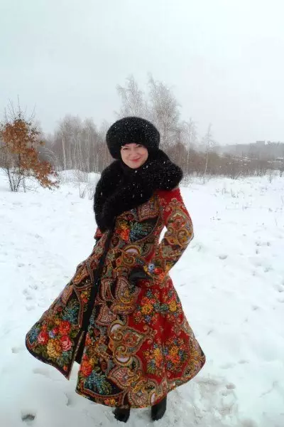 Mantel von Pavloposad-Muschaten (29 Fotos): Binden Sie ein pavelopospalstiges Taschentuch auf einen Mantel 484_13