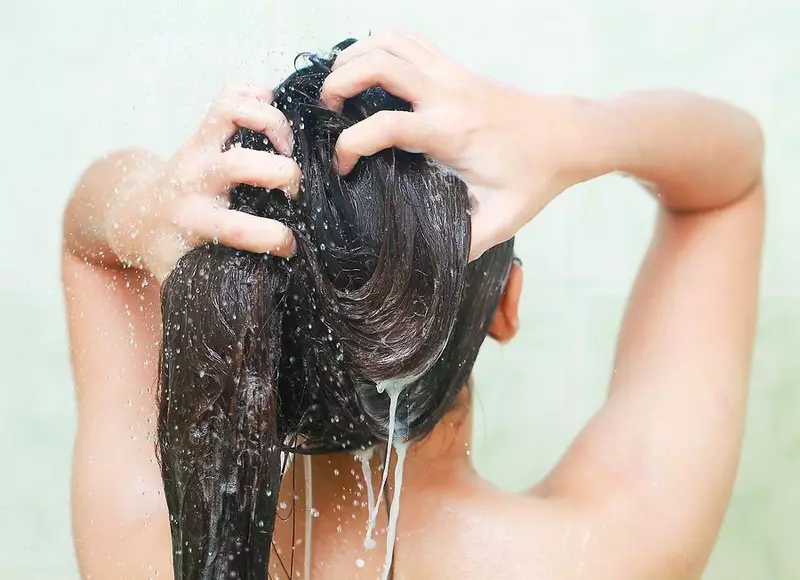 Повторено масло (51 фотографии): Примена на опрема за веѓите и кожата. Како да го загреете во водена бања? Осврти 4851_13