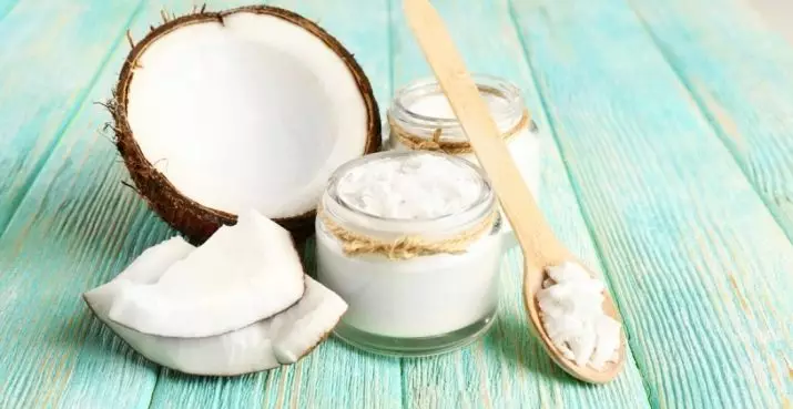 Vaj kokosit në kozmetikë: aplikimi i një kozmetike të tillë për lëkurë, qerpikët dhe thonjtë, përfitimet dhe kritikat 4861_21