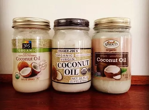 Kokosový olej v kozmetike: Aplikácia takejto kozmetiky pre kožu, riasy a nechty, výhody a recenzie 4861_30