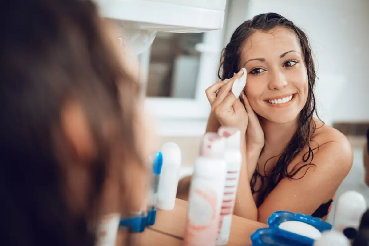 Кедарско масло во козметологија: Примена на есенцијално масло за лице во козметологија, корист и критики 4867_20