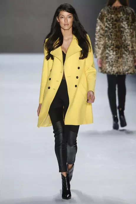 Manteau de printemps (55 photos): modèles élégants pour femmes, collection 2021, manteau à la mode Demi-saison 486_4