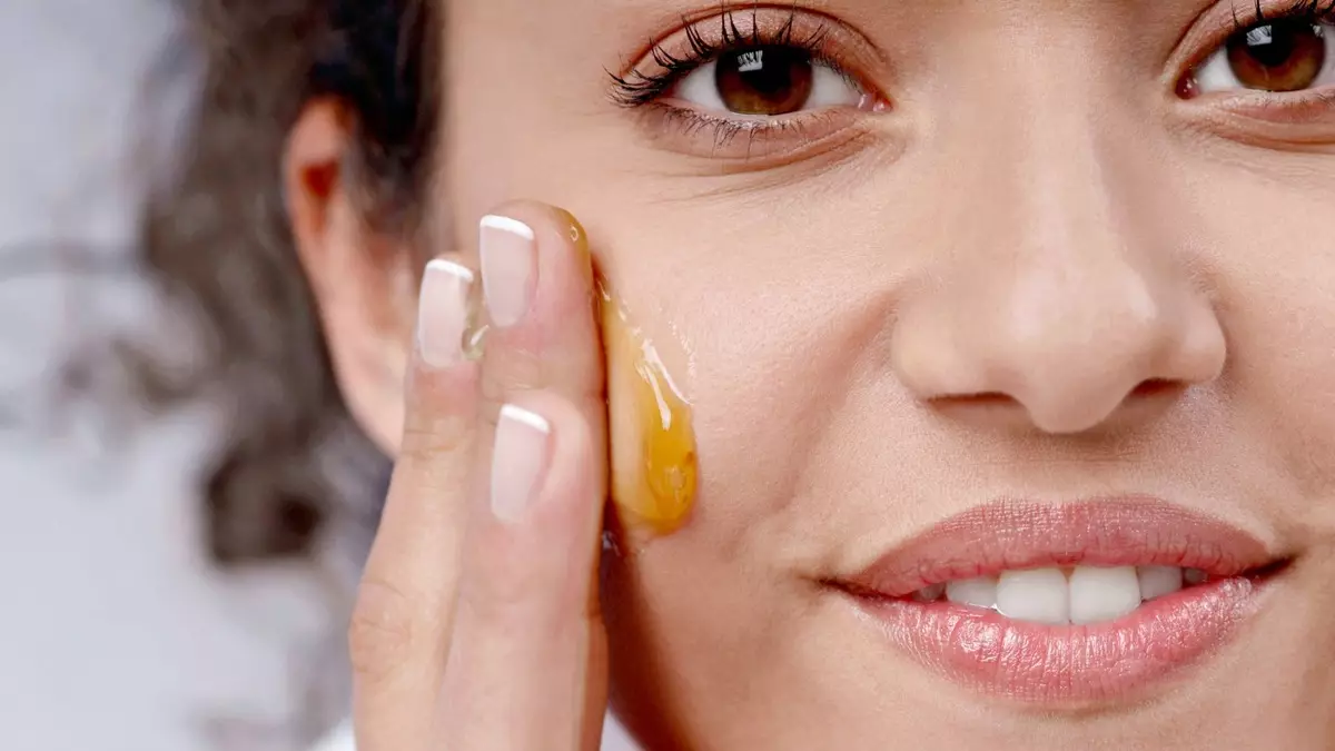 Opis in uporaba hidrofilnega olja: Kaj je in kako uporabljati takšno sredstvo za mastno kožo obraza? Najboljše olje za lase. Sestava in ocene 4895_33