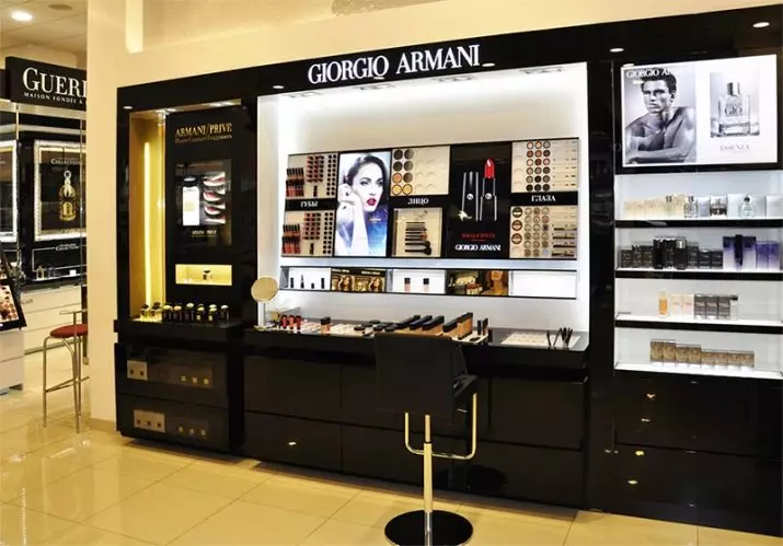 Kosmetika Giorgio Armani: Dekorativ kosmetik, müsbət və eksiklikleri, seçimini nəzərdən keçirin 4906_2