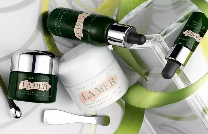 La mer mermetics: dal soo saare. Faa'iidooyinka iyo qasaarooyinka waxyaabaha la isku qurxiyo. Faallooyinka 4912_3