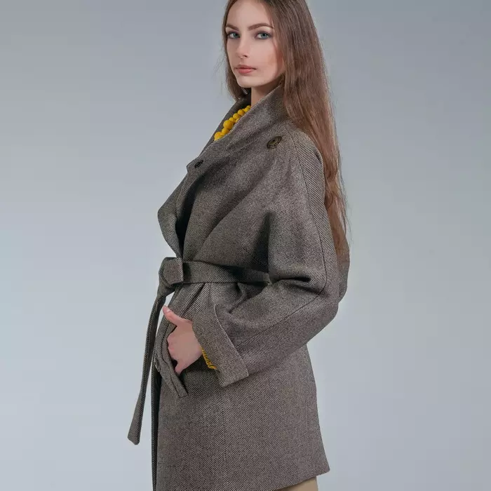 Choosing a female coat warmer (47 photos): What fabric are the warmest for a woman whether there will be warmth or not in a coat of polyester or not 496_33