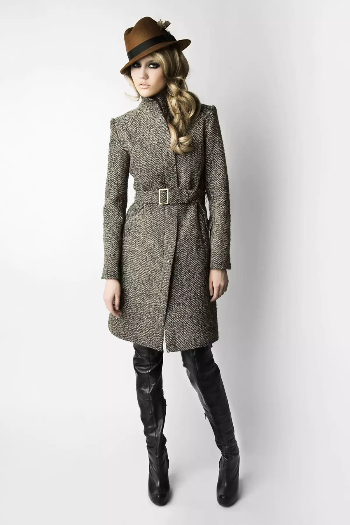 Nainen takki lämpimämpi (47 valokuvaa): Mikä kangas on lämpimin naiselle, onko lämpöä vai ei polyesteriä vai ei 496_34