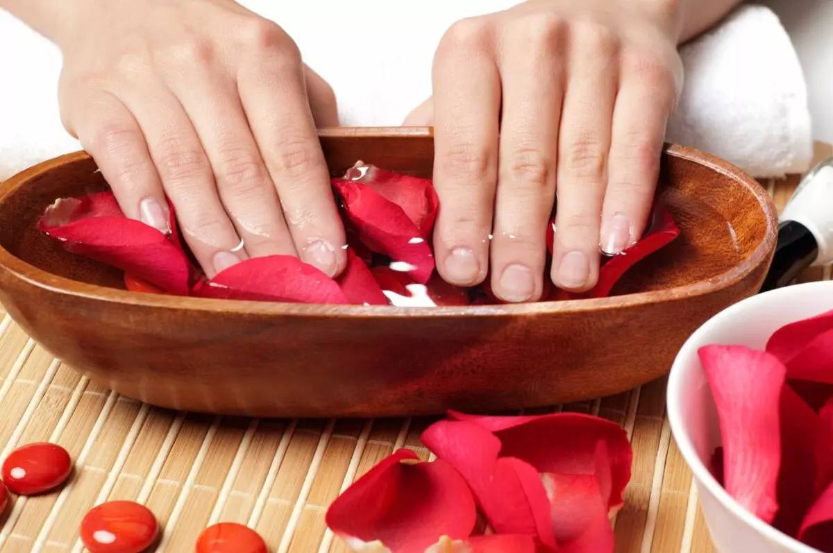 Henna per a les ungles: Característiques de la manicura i els colors de la henna. Com pintar les ungles? Henna blanc per a la tinció i Negre, Ungles Recobriment Altres tipus de Fenc 5072_11