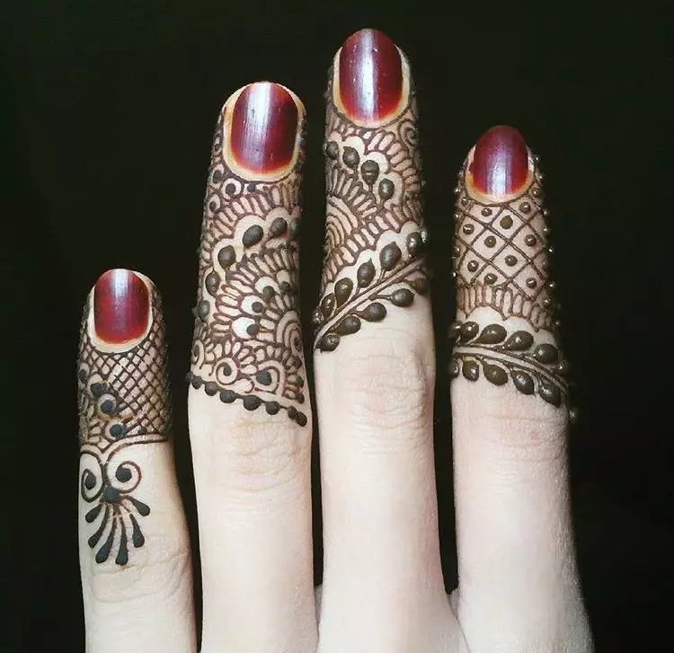 Henna don kusoshi: fasali na manicure da launuka na henna. Yadda za a zana kusoshi? Farin henna don cin hanci da baki, nahi mai shafi sauran heno 5072_3