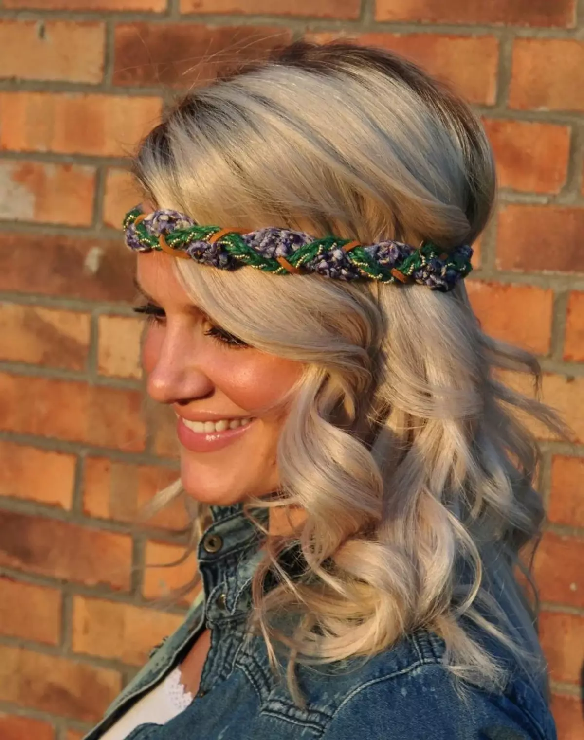 Hippie Hairstyles (44 wêne): Kulîlkên jin û mêran, ji bo jiyana rojane û braids stûnên asayî. Porên por 5077_13