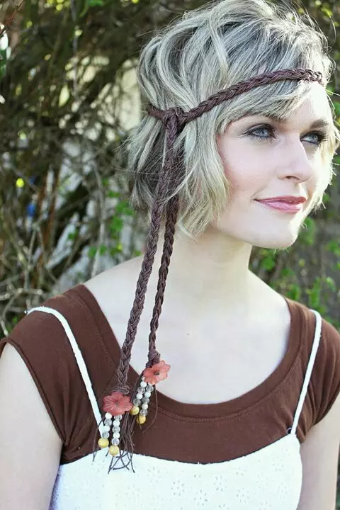 Kiểu tóc hippie (44 ảnh): Cắt tóc nữ và nam, kiểu dáng bình thường cho cuộc sống hàng ngày và bím tóc. Đồ trang trí tóc 5077_9