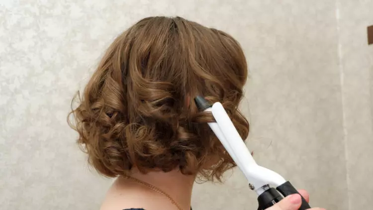 Kudri para el cabello corto Llorando (27 fotos): ¿Cómo devolver los rizos y qué curvas para elegir? ¿Cómo esculpir el cabello con las orillas a los pinzas? 5088_12