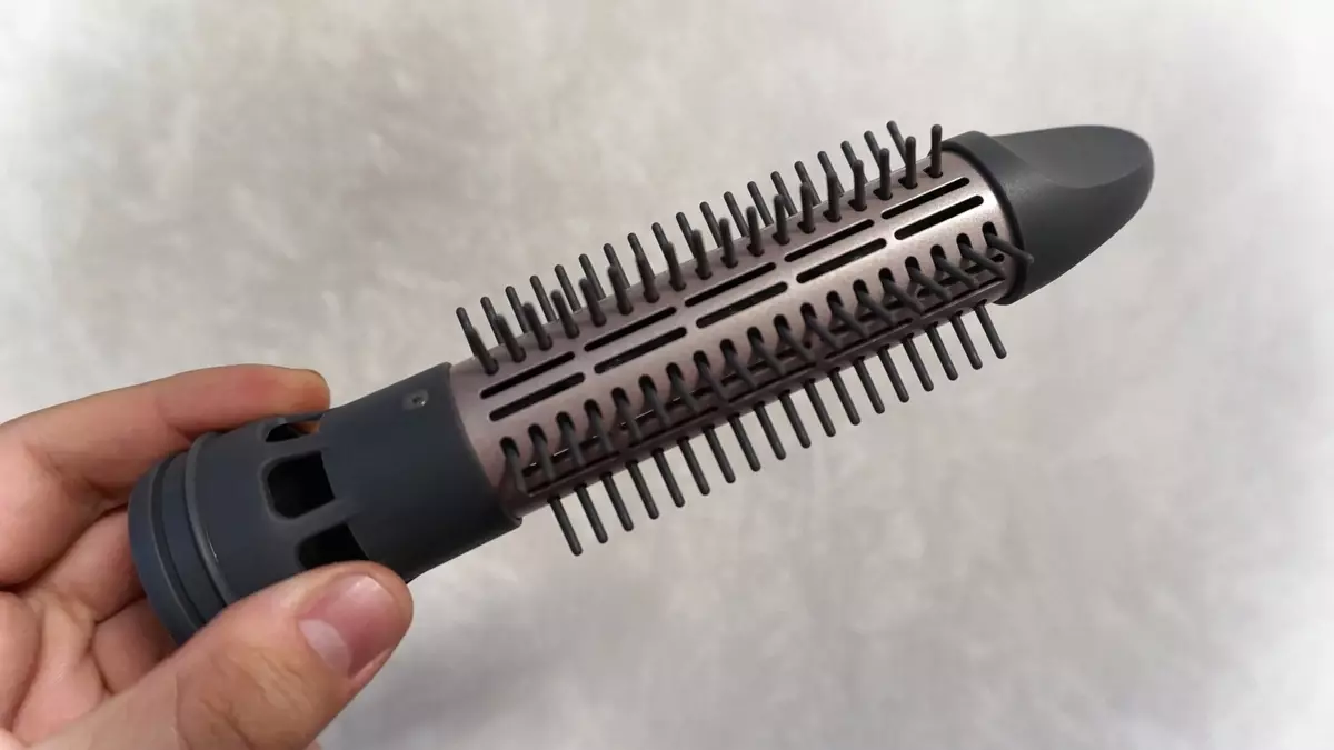 Feng-Brush (43 fotos): per què necessiteu un pentinat de broquet giratori? Quin assecador de cabells és millor triar? Com utilitzar-lo? Referentacions 5100_20