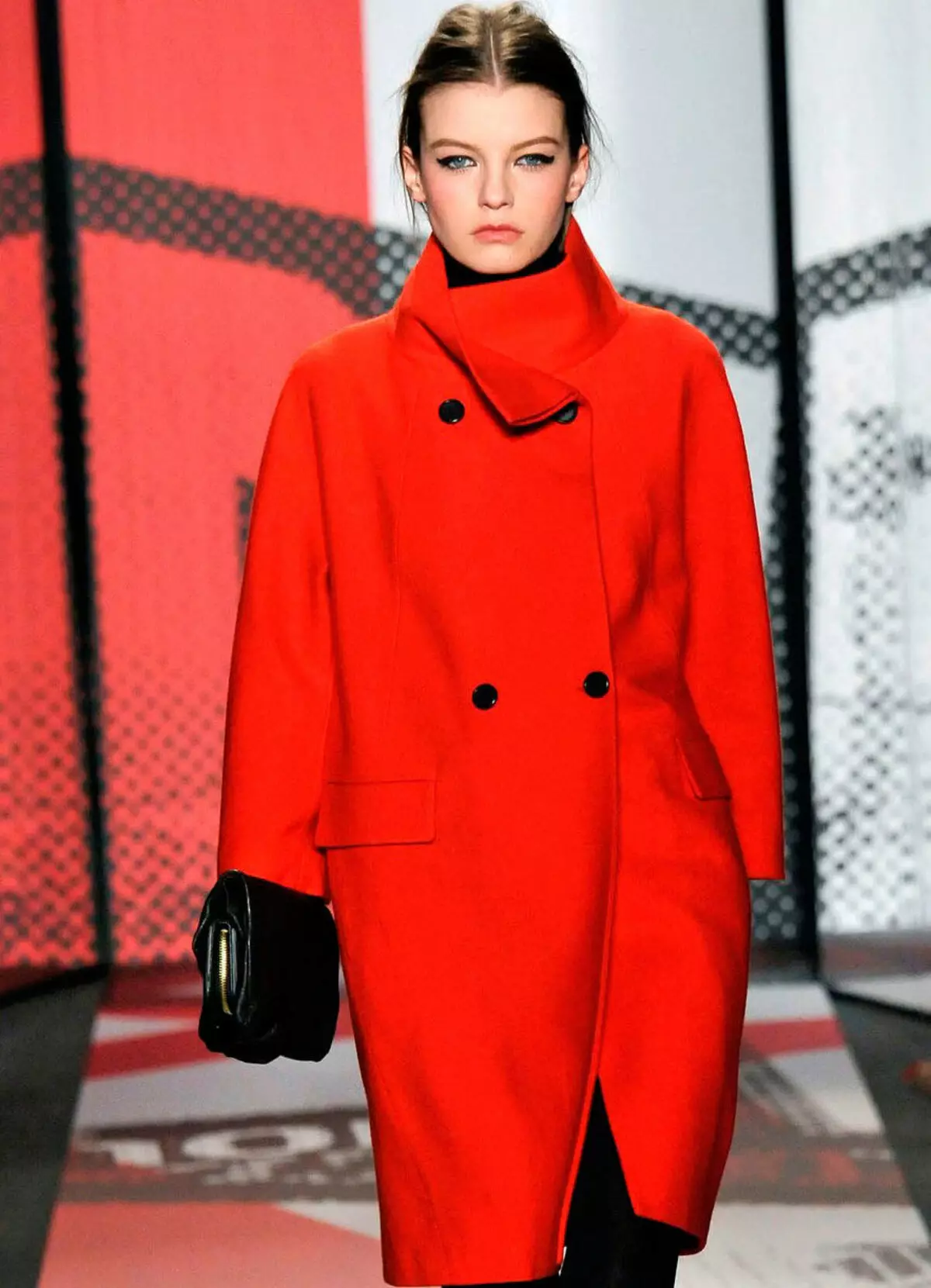 Designer Coats (70 foto): Dai designer russi, cappotti da donna da famosi designer 2021, collezioni, designer ucraini 511_23