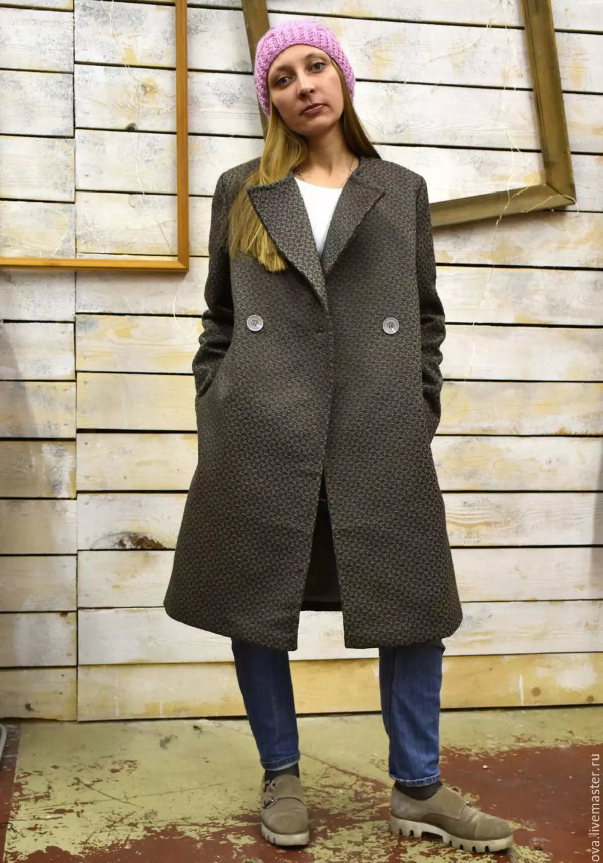 Designer Coats (70 foto): Dai designer russi, cappotti da donna da famosi designer 2021, collezioni, designer ucraini 511_24