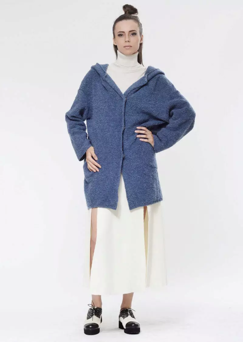 Designer Coats (70 foto): Dai designer russi, cappotti da donna da famosi designer 2021, collezioni, designer ucraini 511_54