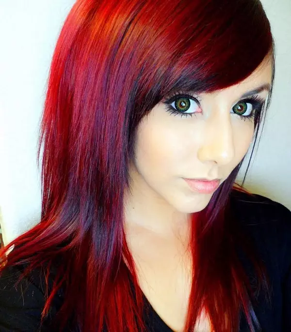 Kırmızı-Siyah Saç (50 Fotoğraf): Kırmızı renkte teller, kısa saç kesimi ve uzun saçlar için güzel bir tonu olan tonları 5129_10