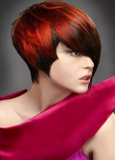 Kırmızı-Siyah Saç (50 Fotoğraf): Kırmızı renkte teller, kısa saç kesimi ve uzun saçlar için güzel bir tonu olan tonları 5129_18