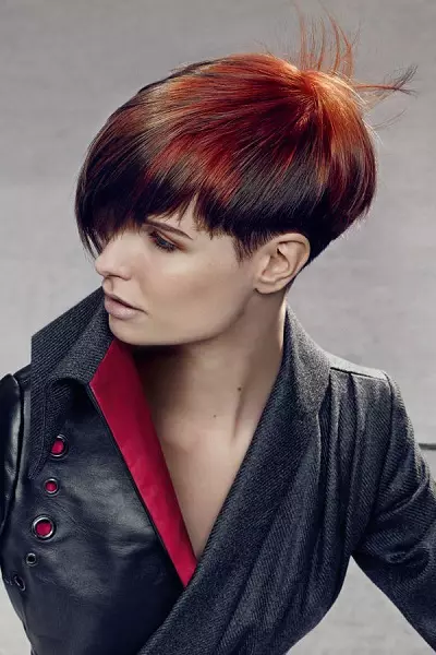 Kırmızı-Siyah Saç (50 Fotoğraf): Kırmızı renkte teller, kısa saç kesimi ve uzun saçlar için güzel bir tonu olan tonları 5129_21