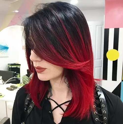 Kırmızı-Siyah Saç (50 Fotoğraf): Kırmızı renkte teller, kısa saç kesimi ve uzun saçlar için güzel bir tonu olan tonları 5129_28