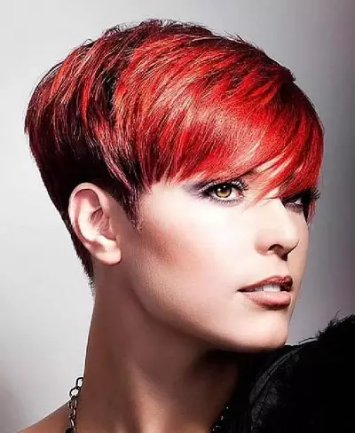 Kırmızı-Siyah Saç (50 Fotoğraf): Kırmızı renkte teller, kısa saç kesimi ve uzun saçlar için güzel bir tonu olan tonları 5129_33