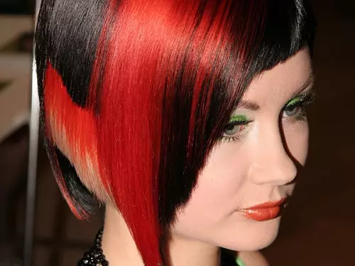 Kırmızı-Siyah Saç (50 Fotoğraf): Kırmızı renkte teller, kısa saç kesimi ve uzun saçlar için güzel bir tonu olan tonları 5129_37