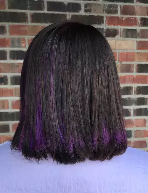 Violetinė spalva ant tamsių plaukų: atspalvio pasirinkimas, vidutinio ilgio garbanos dažymas, trumpi ir ilgi plaukai su pjaustymo balzamais 5130_11