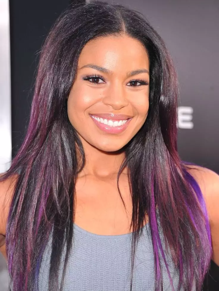Violetinė spalva ant tamsių plaukų: atspalvio pasirinkimas, vidutinio ilgio garbanos dažymas, trumpi ir ilgi plaukai su pjaustymo balzamais 5130_26