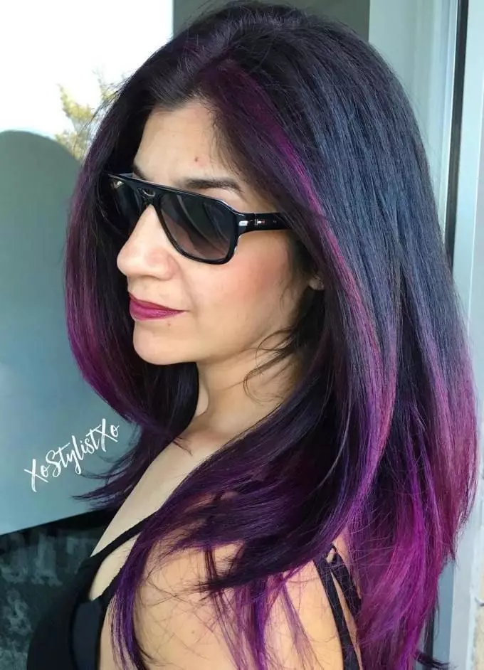 Violetinė spalva ant tamsių plaukų: atspalvio pasirinkimas, vidutinio ilgio garbanos dažymas, trumpi ir ilgi plaukai su pjaustymo balzamais 5130_4