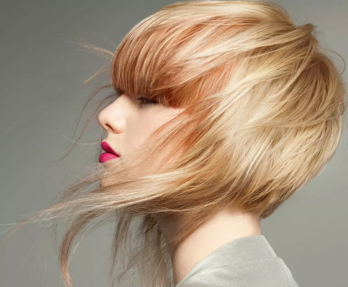 Blond (124 billeder): Smukke nuancer af sådan hårfarve med navne 2021. Hvad repræsenterer de venetianske og amerikanske typer af farvning? 5132_53