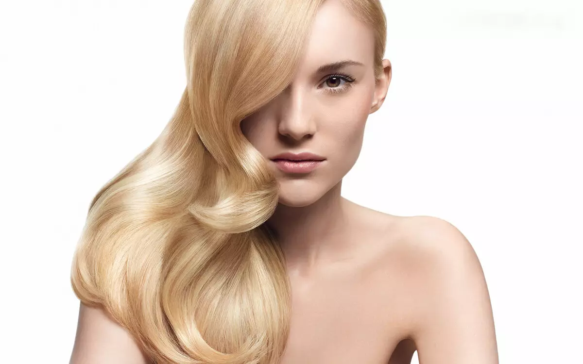 Blond (124 fotot): ilusaid juuksevärvi ilusaid tooni nimedega 2021. Millised on Veneetsia ja Ameerika värvide tüübid? 5132_70