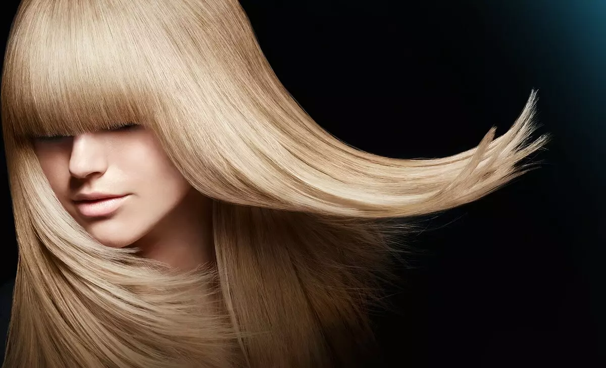 Blond (124 billeder): Smukke nuancer af sådan hårfarve med navne 2021. Hvad repræsenterer de venetianske og amerikanske typer af farvning? 5132_72