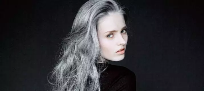 Siva barva las (91 fotografije): temno sivi in ​​svetlo sivi odtenki, kratki lasje, barvanje s temnimi koreninami. Kako doseči želeni ton? Kdo gre barva? 5135_8