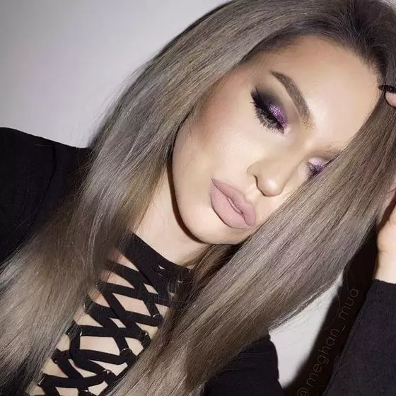 Dark Ash Color Hair (78 zdjęć): Krótkie i długie lokówki z cieniem popiołu. Jak osiągnąć pożądany ton z blond? Jak odmalować ze światła? Kto będzie nosić barwienie? 5137_14