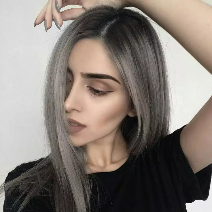 Dark Ash Color Hair (78 Billeder): Korte og lange krøller med en skygge af aske. Hvordan man opnår den ønskede tone fra blonden? Sådan maler man sig fra lyset? Hvem vil bære farvning? 5137_19