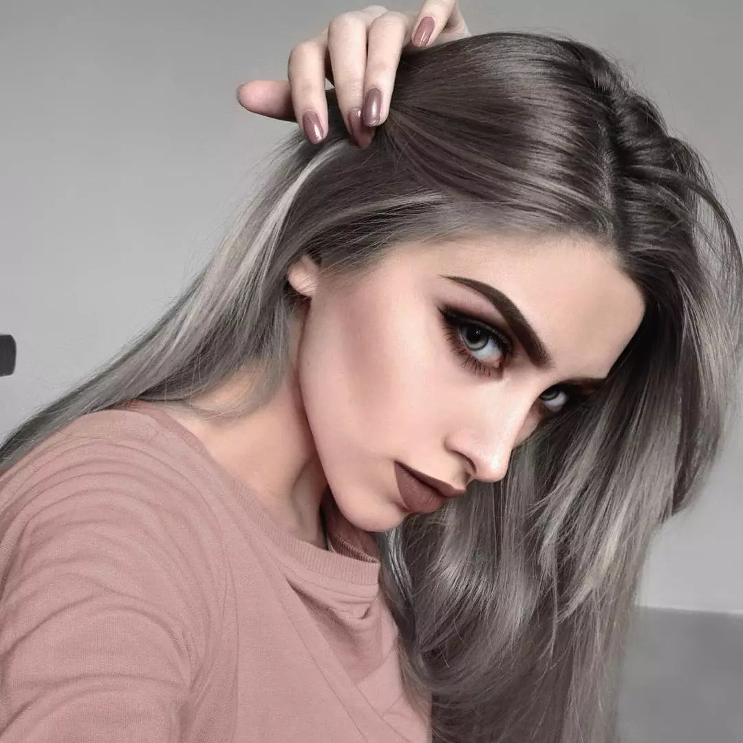 Dark ash color hair (78 photos): short and long curls with a shade of ash. How to achieve the desired tone from the blond? How to repaint from the light? Who will wear staining? 5137_27