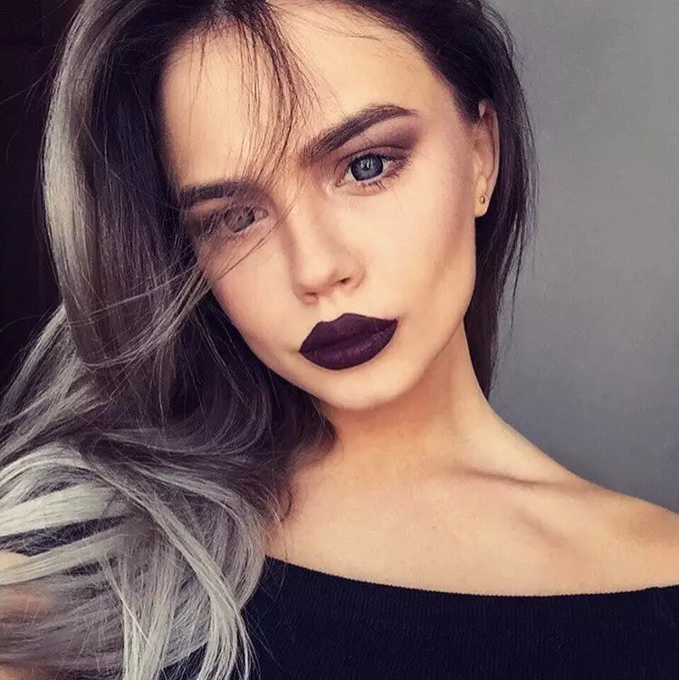 Dark ash color hair (78 photos): short and long curls with a shade of ash. How to achieve the desired tone from the blond? How to repaint from the light? Who will wear staining? 5137_32