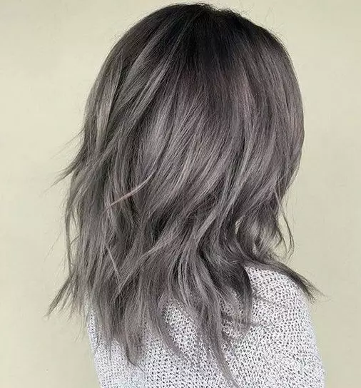 Dark Ash Color Hair (78 foto's): korte en lange krullen met een schaduw van as. Hoe de gewenste toon van de blond te bereiken? Hoe te schilderen van het licht? Wie zal een kleuring dragen? 5137_4