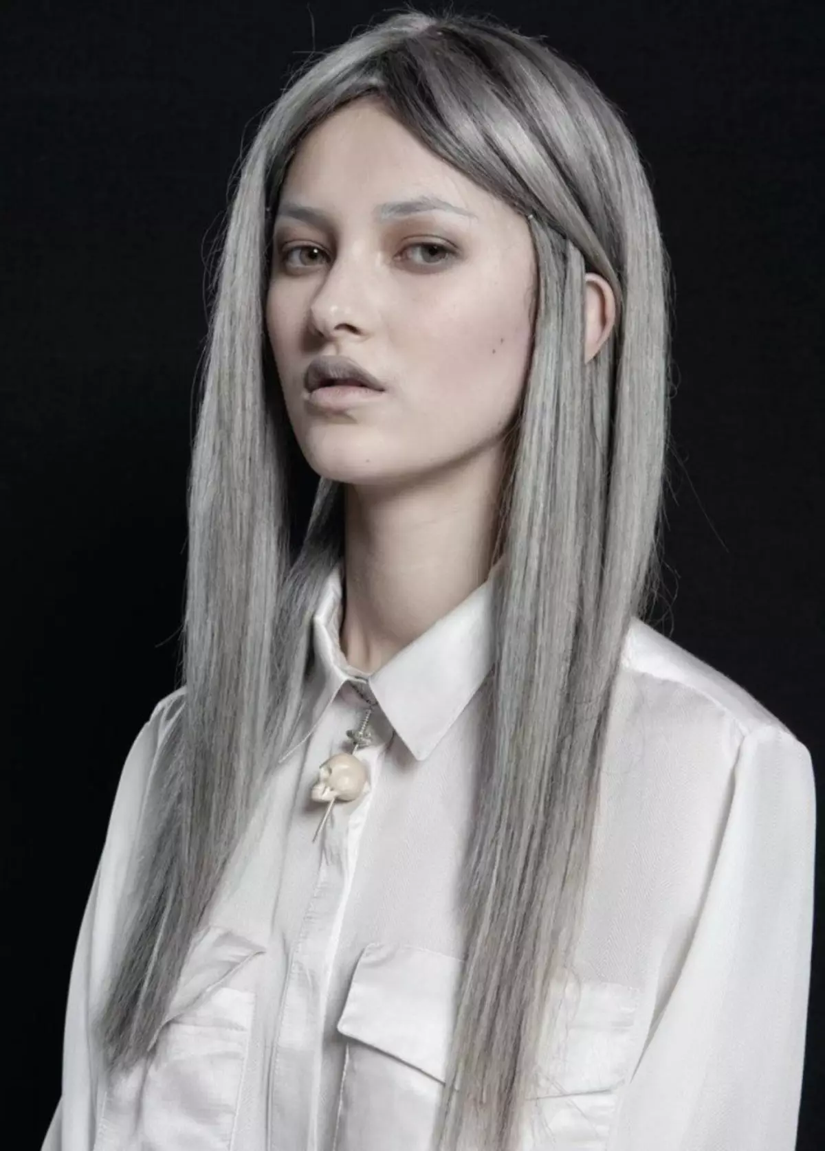 Dark Ash Color Hair (78 foto's): korte en lange krullen met een schaduw van as. Hoe de gewenste toon van de blond te bereiken? Hoe te schilderen van het licht? Wie zal een kleuring dragen? 5137_44
