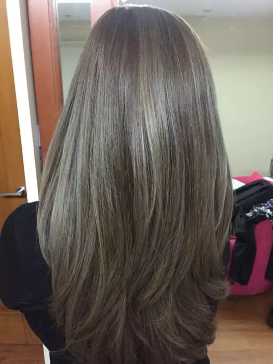 Dark Ash Color Hair (78 zdjęć): Krótkie i długie lokówki z cieniem popiołu. Jak osiągnąć pożądany ton z blond? Jak odmalować ze światła? Kto będzie nosić barwienie? 5137_5