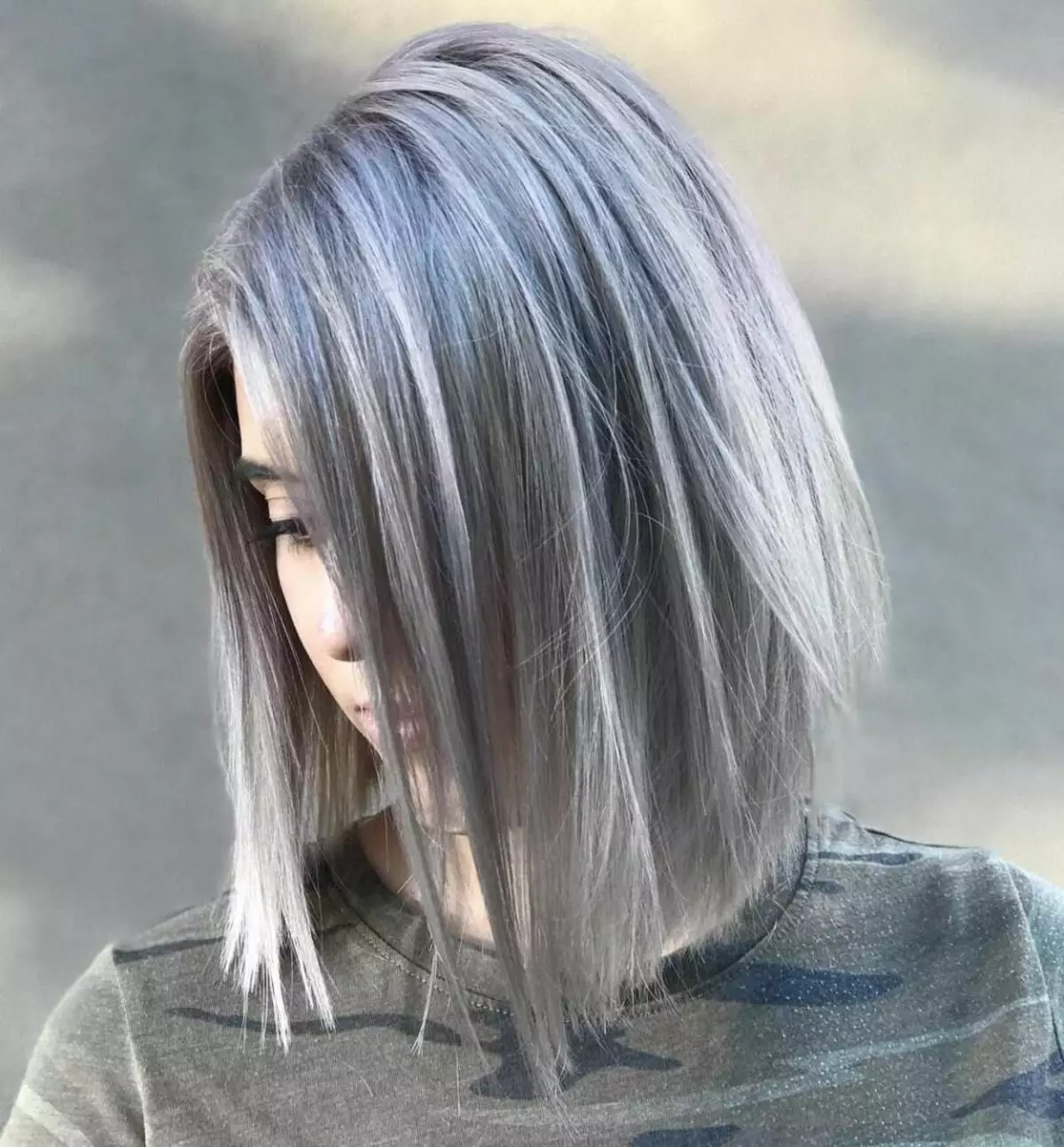 Грижа с пепел Цвят на косата (31 снимки): Ash Blond Options на разширен квадрат и с гладка рязана, с тъмни корени и бретон 5143_20