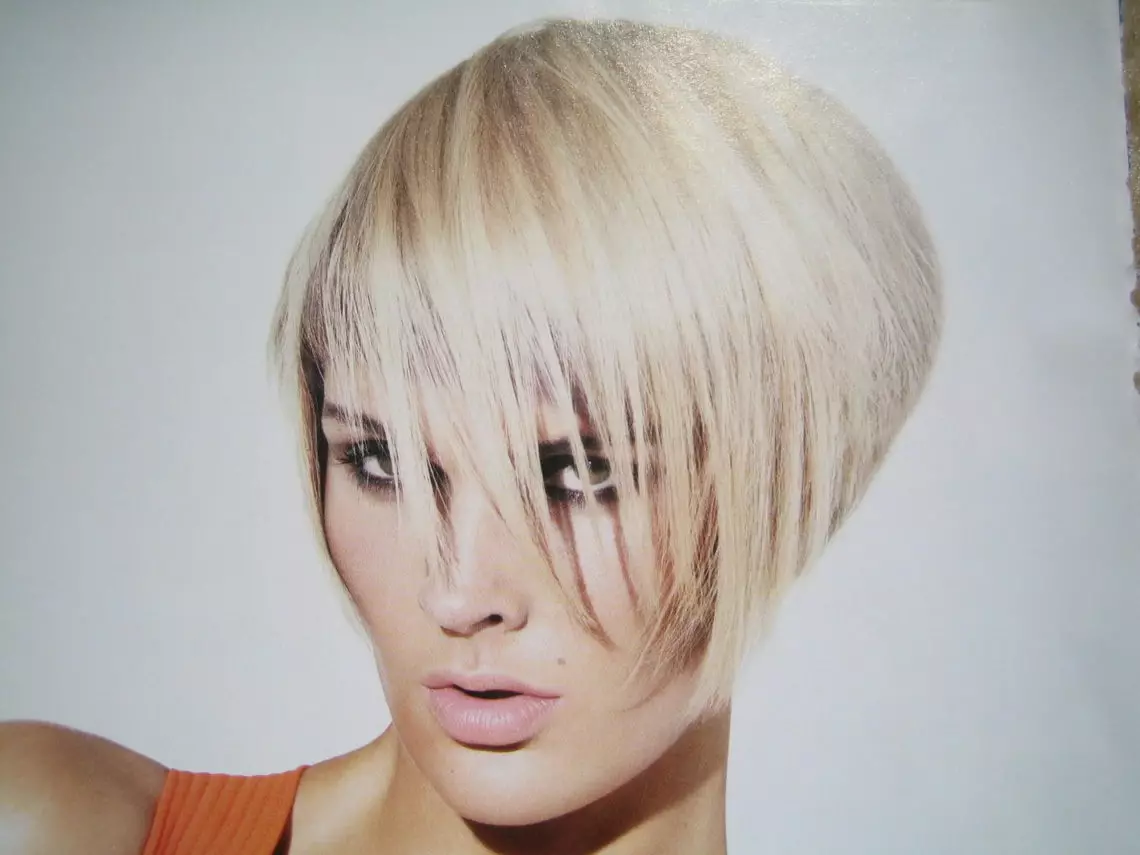 Soins sur les cheveux blonds (37 photos): carré étendue et bob, avec une frange et sans, variétés asymétriques et autres coupes de cheveux sur des tons clairs cheveux 5146_30