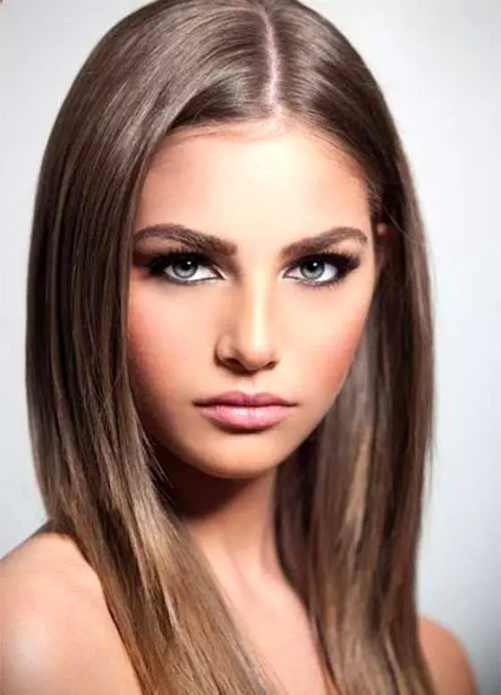 Hair Blond Dark (87 Foto): Brown Shades Palette untuk anak perempuan. Siapa yang menjadi pewarnaan seperti itu? 5160_25
