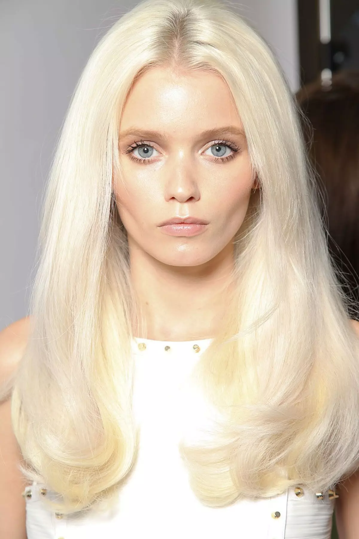 Світлий блонд (34 фото): дуже світлі відтінки кольору волосся блонд. Як пофарбувати довгі жіночі волосся і карі? 5167_3