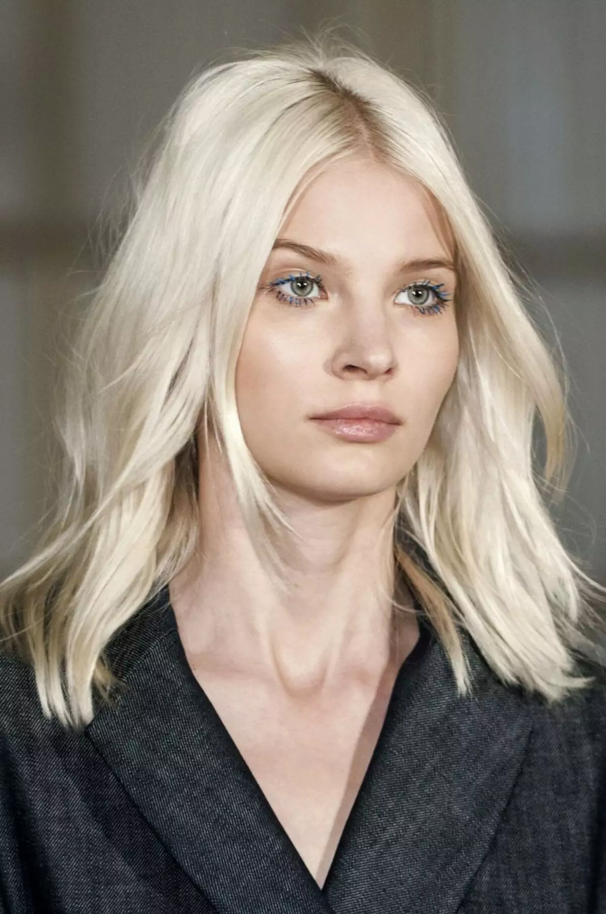 Svetlobna blondinka (34 fotografij): zelo svetle odtenke barv las blond. Kako slikati dolge ženske lase in karo? 5167_4