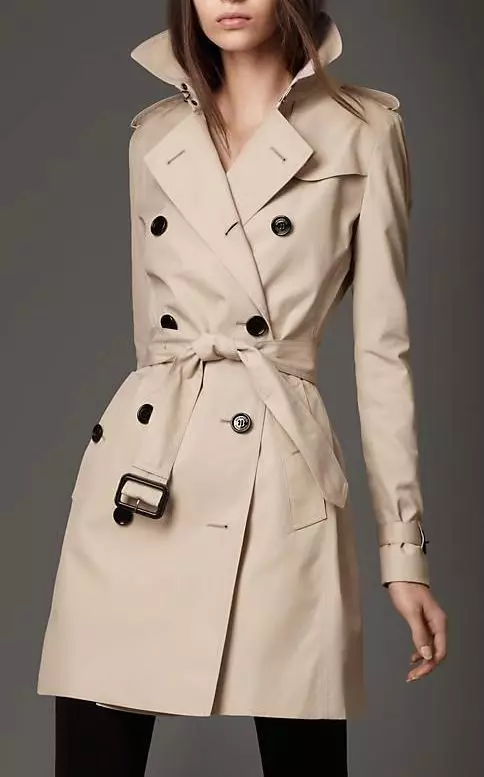 Жена двойно гърди палто (70 снимки): в стила на военни, кратко, класически, това, което е на два гърди палто, с която носеше, с качулка 516_29