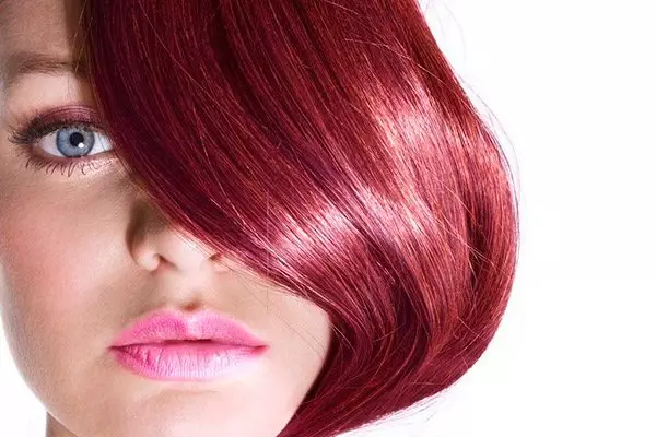 Burgundy Hair (63 kuvat): Tumma, valo ja punaruskea sävyjä tytöille, ominaisuuksia maalauksen. Kuka menee Bordeaux? 5175_26